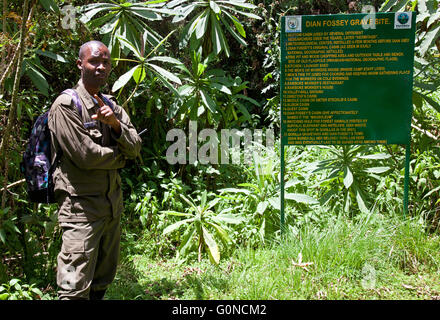 Foto von Jamie Callister ©. Dian Fossey Grab und ehemaligen Lagergelände, Volcanoes-Nationalpark, Ruanda, Zentralafrika, Stockfoto