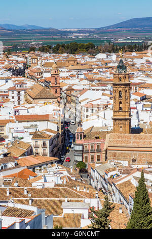 Antequera, Provinz Malaga, Andalusien, Südspanien.  Blick von La Alcazaba, (die Zitadelle oder Burg) in die Stadt. Stockfoto