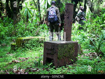 Foto von Jamie Callister ©. Dian Fossey Grab und ehemaligen Lagergelände, Volcanoes-Nationalpark, Ruanda, Zentralafrika, Stockfoto