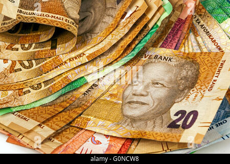Closeup Auswahl von gebrauchten südafrikanischen Banknoten Stockfoto