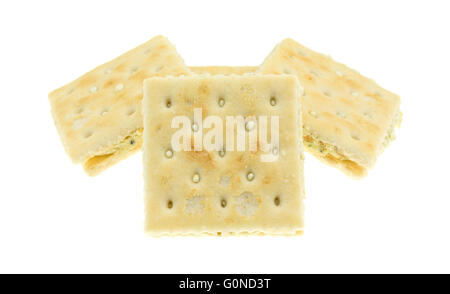 Mehreren Sahne Käse und Schnittlauch Cracker isoliert auf einem weißen Hintergrund. Stockfoto