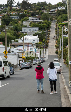 Neuseeland, Südinsel, Dunedin. Baldwin Street, die steilste Straße der Welt. Stockfoto
