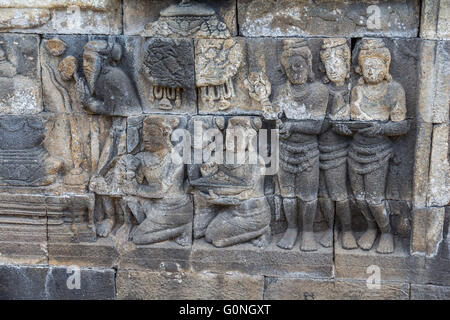 Antiken Steinreliefs in Borobudur-Tempel Stockfoto
