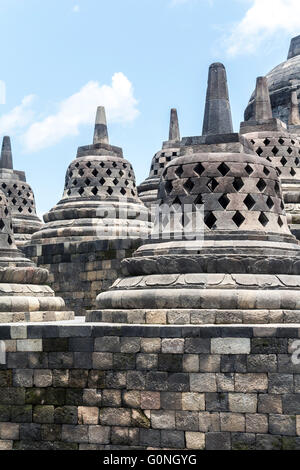 Alten Stupas in Borobudur Tempel Stockfoto