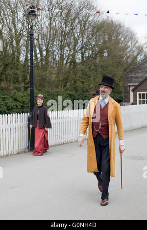 Viktorianische Stadt in Ironbridge, Figuren in historischen Kostümen Stockfoto