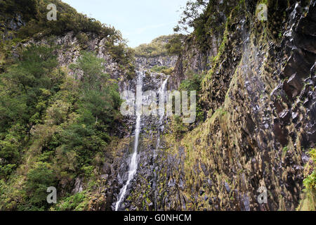 Giiant Wasserfall namens Fontes Risco auf der Insel madeira Stockfoto