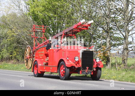 STADTTEIL VON STOURBRIDGE VINTAGE RED 1939 LEYLAND FEUER AUF EINEM OLDTIMER MOTORLAUF Stockfoto