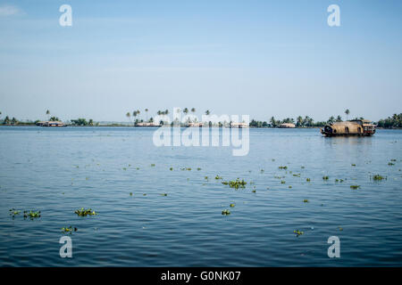 Reis-Boote den Backwaters von Kerala Hausboote eingeschaltet Stockfoto