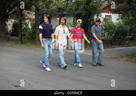 Jeder will einige!! ist eine Filmkomödie der 2016 amerikanische Sportarten, Drehbuch und Regie von Richard Linklater, über College Baseball-Spieler im Jahr 1980.  Dieses Foto ist nur zu redaktionellen Zwecken und unterliegen dem Copyright von der Filmgesellschaft und/oder der Fotograf von dem Film oder der Firma zugeordnet und kann nur durch Veröffentlichungen im Zusammenhang mit der Förderung der oben genannten Film reproduziert werden. Eine obligatorische Gutschrift auf die Filmgesellschaft ist erforderlich. Der Fotograf sollte auch angerechnet werden, wenn bekannt. Stockfoto