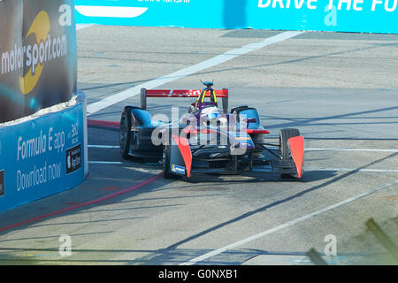 Jean Eric Vergne eine DS-Virgin Racing Zero Emission-Rennwagen beim Long Beach Formel E Grand Prix Rennen fahren üben. Stockfoto