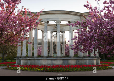 Das Kriegerdenkmal Cenotaph in Alexandra Gardens, Cathays Park, Cardiff, Südwales. Stockfoto