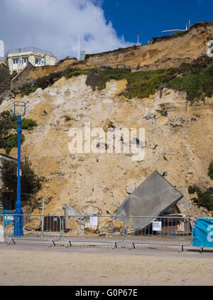 Erdrutsch am East Cliff, Bournemouth, Dorset, Großbritannien Stockfoto