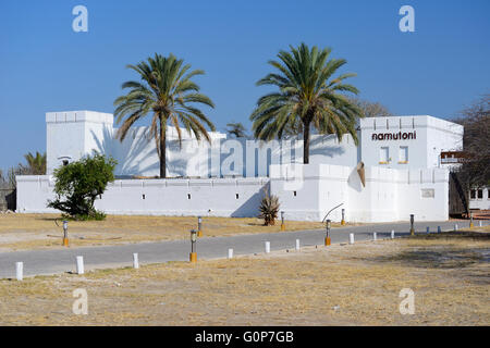 Eingang zum Rest Namutoni Camp im Etosha Nationalpark, Namibia Stockfoto