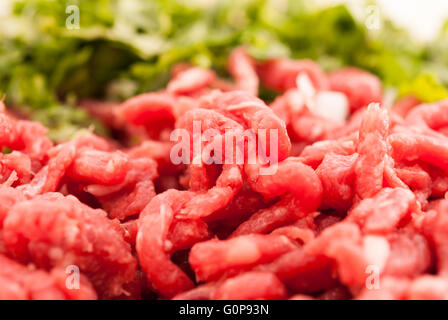 Frisches rohes Hackfleisch Nahaufnahme als Hintergrund. Stockfoto