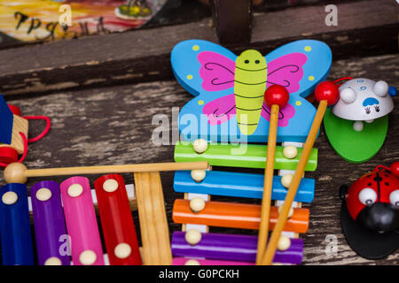 Musikinstrumente und Farbe Kind Spielzeug Kind speichern Markt Stockfoto