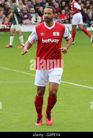 Upton Park, London, UK. 2. Mai 2016. Ehemaliger England Spieler und prominente spielte die letzten internationalen im Upton Park bevor West Ham ihr neues Stadion nächste Saison, die Übereinstimmung, eingerichtet, um zu gedenken des 50. Jahrestages der Three Lions-Weltcup-Sieg im Jahre 1966 - Deutschland gewann 7: 2 in der Nacht Bild: Rio Ferdinand Credit: Stills Presse/Alamy Live News Stockfoto