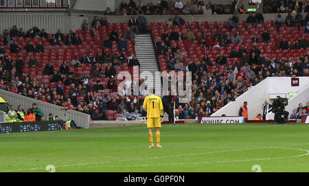 Upton Park, London, UK. 2. Mai 2016. Ehemaliger England Spieler und prominente spielte die letzten internationalen im Upton Park bevor West Ham ihr neues Stadion nächste Saison, die Übereinstimmung, eingerichtet, um zu gedenken des 50. Jahrestages der Three Lions-Weltcup-Sieg im Jahre 1966 - Deutschland gewann 7: 2 in der Nacht Bild: David James Credit: Stills Presse/Alamy Live News Stockfoto