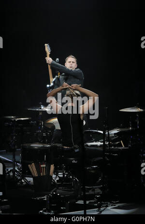 Lissabon, Portugal. 2. Mai 2016. Konzert in Meo Arena Band Muse. Rock-eine britische Band Teignmouth, Devon, 1994 gegründet. Seine Mitglieder sind: Matthew Bellamy, Christopher Wolstenholme und Dominic Howard Credit: Atlantico Presse/Alamy Live News Stockfoto