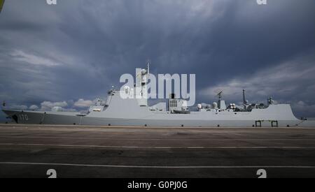 (160503) - BANDAR SERI BEGAWAN, 3. Mai 2016 (Xinhua)--Foto am 3. Mai 2016 zeigt Chinas "Lanzhou" guided Missile Destroyer die Teilnahme an der Übung in Brunei. Die ASEAN (Association of Southeast Asian Nations) Verteidigung Minister Meeting-Plus Maritime Sicherheit und Counter-Terrorismus-Übung (ADMM Plus MS & CT) wurde offiziell Dienstag mit einer feierlichen Eröffnung am Multi nationale Koordination Zentrum (MNCC) in Bandar Seri Begawan, Brunei Hauptstadt. Seestreitkräfte der 10 Länder der ASEAN-Staaten beteiligen die Bohrer, zusammen mit denen aus China, den Vereinigten Staaten, Stockfoto