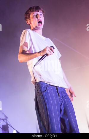 Mailand Italien. 2. Mai 2016. Die australische Pop-Sängerin und Schauspieler TROYE SIVAN Höchstleistungen live auf der Bühne Alcatraz während der "Blauen Nachbarschaft Tour" Credit: Rodolfo weitertransferiert/Alamy Live News Stockfoto