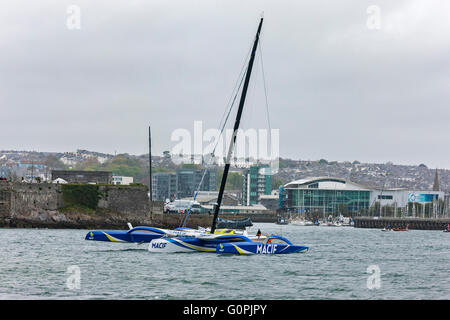 Plymouth, UK. 2. Mai 2016. Die britische Ocean City Gastgeber 2016 transatlantischen Solo Boat Race, Rennen über den Nordatlantik, Plymouth, England. Transat, älteste Single Handed Transatlantic Race, 3000miles nach New York in knapp zwei Wochen. Bildnachweis: Barry Bateman / Alamy Live News Stockfoto