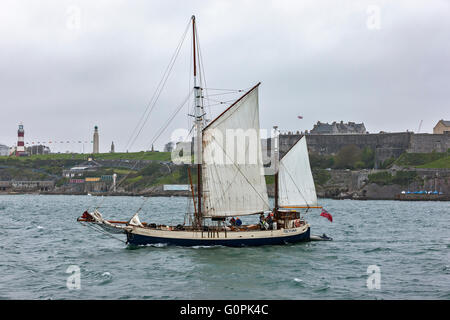 Plymouth, UK. 2. Mai 2016. Die britische Ocean City Gastgeber 2016 transatlantischen Solo Boat Race, Rennen über den Nordatlantik, Plymouth, England. Transat, älteste Single Handed Transatlantic Race, 3000miles nach New York in knapp zwei Wochen. Bildnachweis: Barry Bateman / Alamy Live News Stockfoto