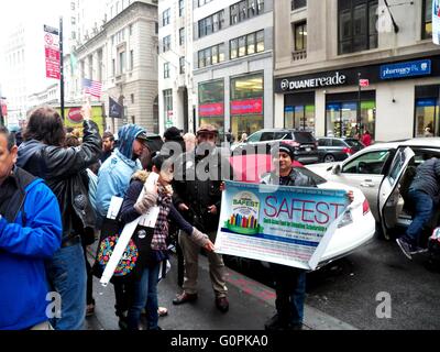 New York, NY, USA. 3. Mai 2016-Kundgebung gegen NYC Wahlbetrug am Brett von Wahlen. Bildnachweis: Mark Apollo/Alamy Live-Nachrichten Stockfoto