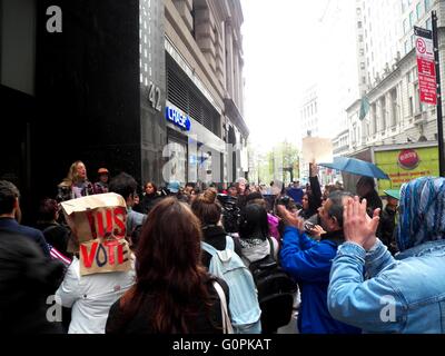 New York, NY, USA. 3. Mai 2016-Kundgebung gegen NYC Wahlbetrug am Brett von Wahlen. Bildnachweis: Mark Apollo/Alamy Live-Nachrichten Stockfoto