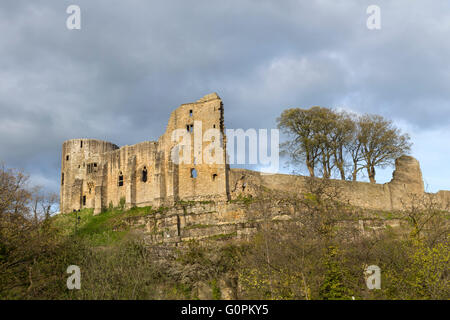 Barnard Castle, Teesdale, County Durham UK.  Dienstag, 3. Mai 2016. Großbritannien Wetter.  Ein angenehmer Abend in Nordengland wie die Sonne leuchtet die mittelalterliche Burg Barnard, die Burg hoch auf einem Felsvorsprung oberhalb des Flusses Tees eingestellt. Bildnachweis: David Forster/Alamy Live-Nachrichten Stockfoto