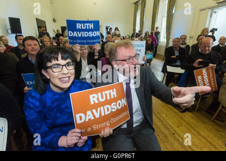 Edinburgh, UK. 4. Mai 2016. Ruth Davidson begann ihren Endspurt der konservativen Opposition bei den schottischen Parlamentswahlen mit einen Vorabend des Umfrage-Rallye an der Royal Botanic Garden Edinburgh Kredit führen: Richard Dyson/Alamy Live News Stockfoto