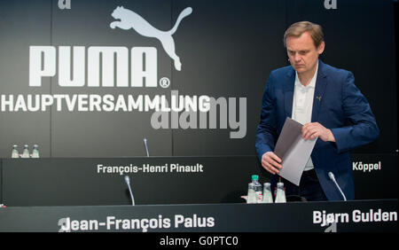 Herzogenaurach, Deutschland. 4. April 2016. CEO von sporting waren Unternehmen Puma Bjoern Gulden kommt der Firma Generalversammlung in Herzogenaurach, Deutschland, 4. April 2016. Foto: DANIEL KARMANN/Dpa/Alamy Live News Stockfoto