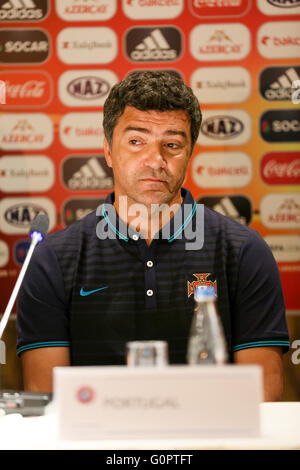 Baku, Aserbaidschan. 4. Mai 2016. Portugal Trainer Hélio Sousa im Gespräch mit den Medien während einer u-17-Europameisterschaft in Aserbaidschan Pressekonferenz am Boulevard. Bildnachweis: Aziz Karimow/Pacific Press/Alamy Live-Nachrichten Stockfoto