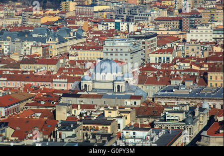 Draufsicht der Heiligen Spyridon Kirche, serbisch-orthodoxen Kirche in Triest, Italien. Stockfoto
