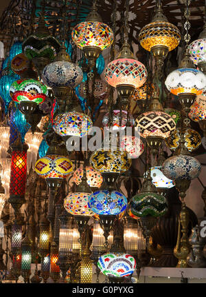 Traditionelle türkische Lampen auf dem Markt Stockfoto