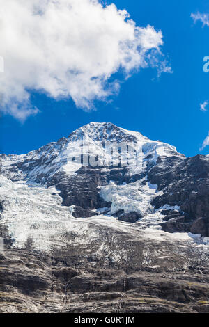 Schließen Sie Blick auf die berühmten Gipfel Monch und Eigergletscher der Schweizer Alpen im Berner Oberland in der Schweiz, befindet sich zwischen Stockfoto