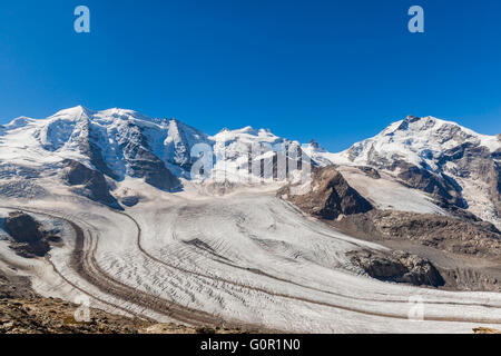 Atemberaubende Aussicht auf die Bernina-Massiv und Morteratsch-Gletscher auf das Berghaus Diavolezza in Engadiner Gegend der Schweiz Stockfoto