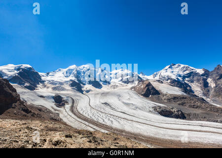 Atemberaubende Aussicht auf die Bernina-Massiv und Morteratsch-Gletscher auf das Berghaus Diavolezza in Engadiner Gegend der Schweiz Stockfoto