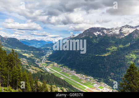 Luftaufnahme des Piora-Tals von oben der Ritomsee-Station im Tessin, Schweiz. Stockfoto