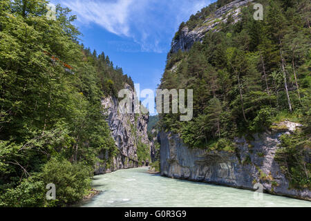 Blick auf den Osteingang des Aare-Schlucht im Hasli-Tal am Bernesr Oberland, Schweiz. Es ist zwischen Meiringen und Innertkirc Stockfoto