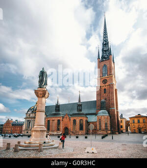 Riddarholmskyrkan Kirche und Statue von Birger Jarl an den sonnigen Tag auf in Stockholm, Schweden. Stockfoto