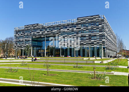 Das Brooks-Gebäude, University of Manchester Metropolitain an Platzes, Hulme, Manchester. Stockfoto