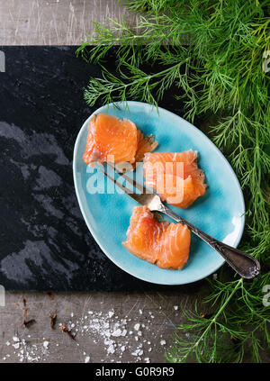 Gesalzener Lachs mit dill Stockfoto