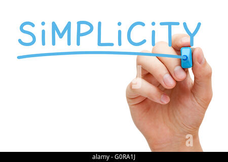 Handschrift Einfachheit mit blaue Markierung auf transparente wischen Board isoliert auf weiss. Stockfoto