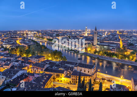 Luftbild auf Verona und Adige Fluss am Morgen, Italien Stockfoto