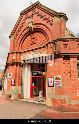 Portikus des alten General Markthalle im Stadtzentrum von Wrexham 1879 erbaut Stockfoto