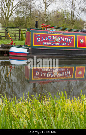 Traditionell bemalten Narrowboat, England, UK Stockfoto