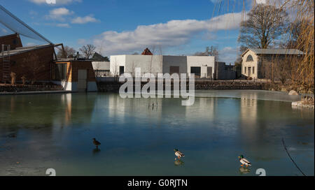 Die arktischen Ring, Copenhagen Zoo. Die Arktis-Ring versucht, natürlichen Lebensraum der Eisbären in der Wildnis der Arktis ähneln. Außenansicht der Arktis Ring aus über Wasser. Stockfoto