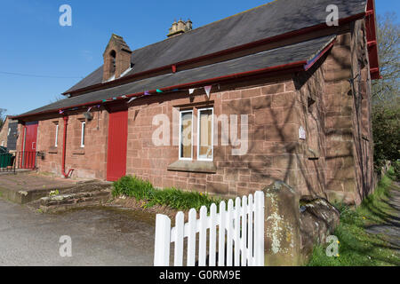 Dorf Churton, Cheshire, England. Malerische Aussicht auf Churtons Dorfhalle. Stockfoto