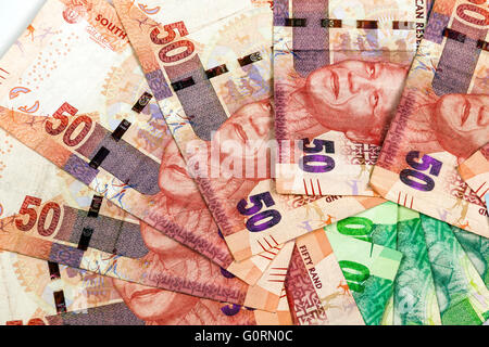 Closeup kreisförmige Anordnung der südafrikanischen Banknoten Stockfoto