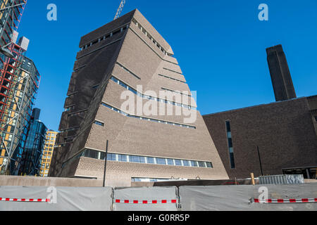 Das äußere der neuen Erweiterung der Tate Modern nähert sich Fertigstellung.  Das Mauerwerk ist vorhanden und das Glas und Interieur sind abgeschlossen. Stockfoto